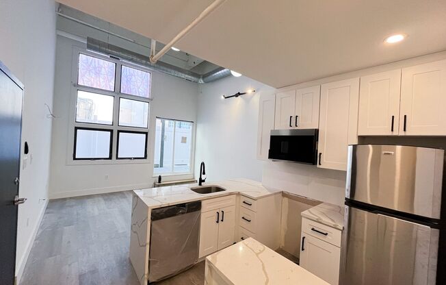 2 beds, 1 bath, 850 sqft, $1,995, Unit 523