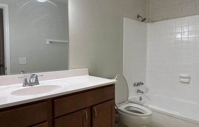 2 beds, 1 bath, 925 sqft, $899, Unit 210