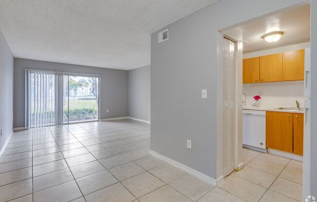 2 beds, 2 baths, 949 sqft, $1,865, Unit 415-204