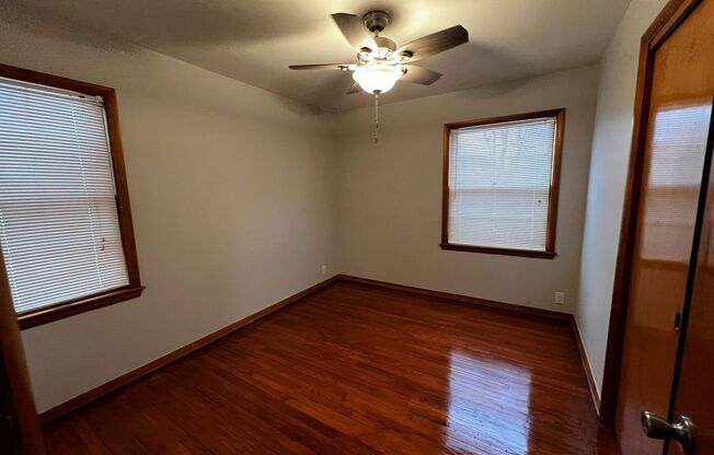Large 3BR Single Family in St. Francis!!