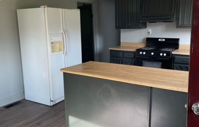 3 beds, 1 bath, $1,505