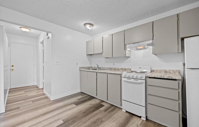 Studio, 1 bath, 475 sqft, $900, Unit 18