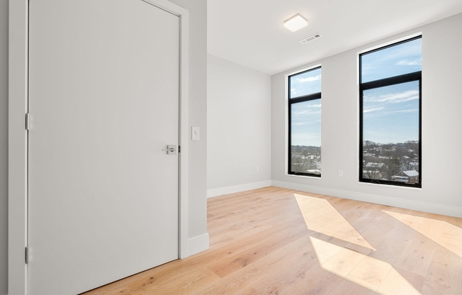 2 beds, 2 baths, 902 sqft, $4,500, Unit 710