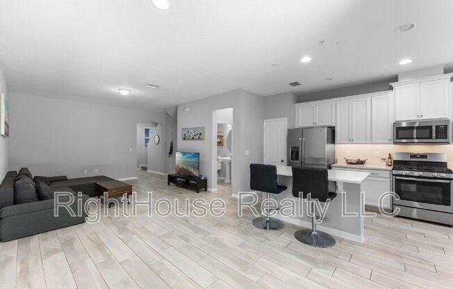 323 RUSTIC LOOP
