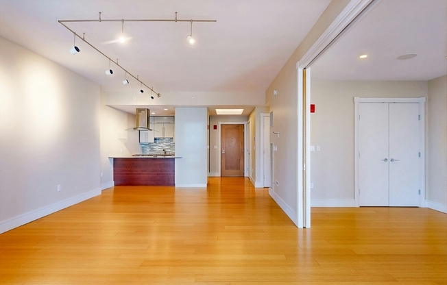 2 beds, 2 baths, 1,318 sqft, $6,400, Unit U2203
