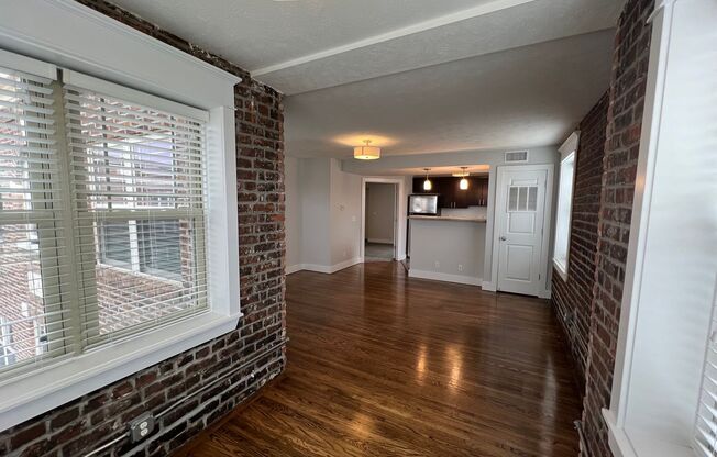 1 bed, 1 bath, 650 sqft, $1,295, Unit Unit 301 A650 Corner Unit w/Nook and Downtown View