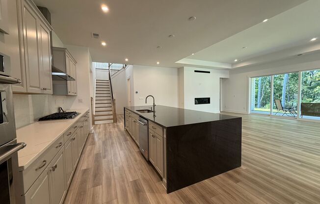 Beautiful 4 Bedroom Single Family Home