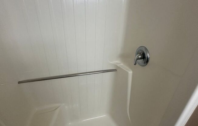 1 bed, 1 bath, 600 sqft, $1,200, Unit 211