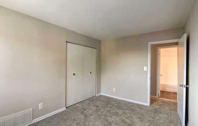 2 beds, 1 bath, 884 sqft, $1,250, Unit 4738-303