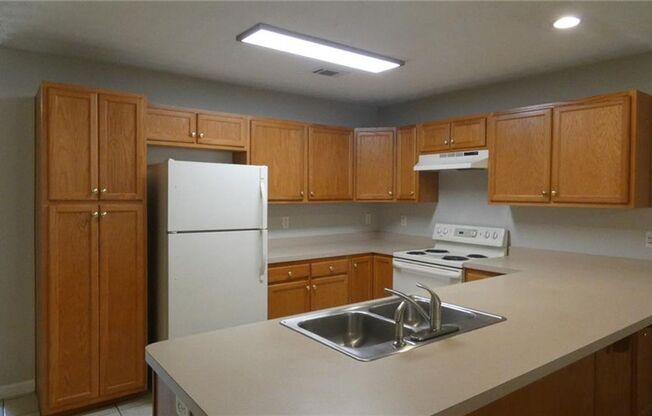 2 bed/2 bath end unit in Gainesville