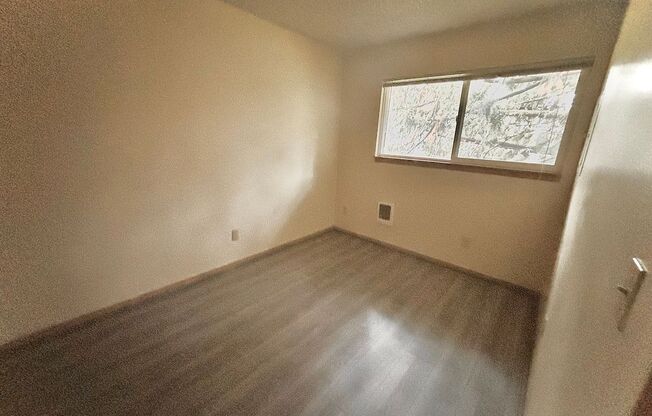 2 beds, 1 bath, 900 sqft, $1,400, Unit 6