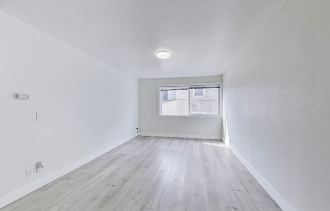 Studio, 1 bath, 550 sqft, $1,498, Unit 108