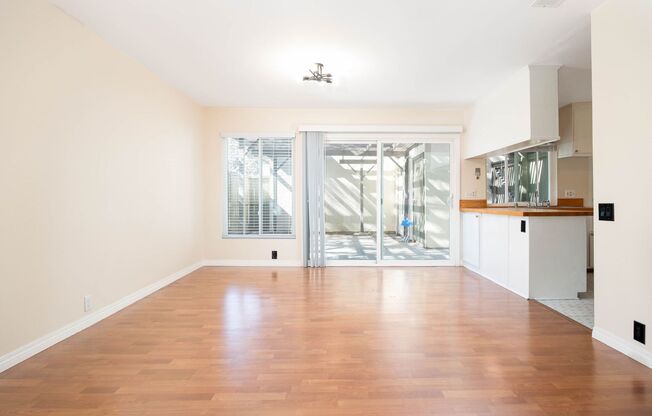 Spacious 4 Bedroom Townhouse in the Heart of Mira Mesa!