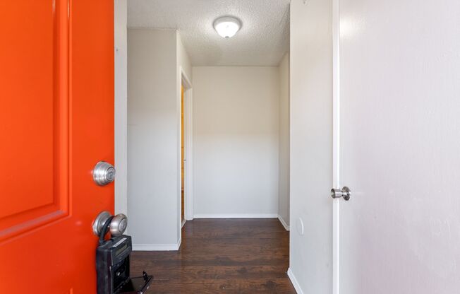 2 beds, 1 bath, 864 sqft, $1,349, Unit #30