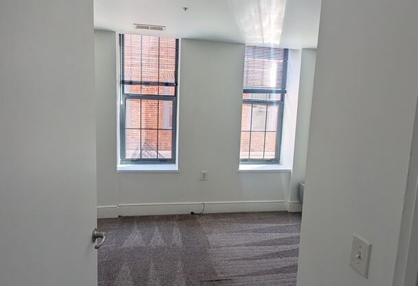 1 bed, 1 bath, 689 sqft, $1,500, Unit 106