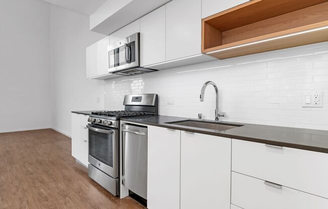 1 bed, 1 bath, 733 sqft, $3,900, Unit 616