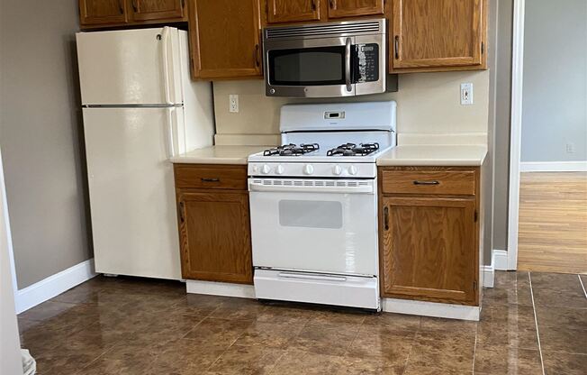 3 Bedroom, 1 Bathroom Apartment on 1st Floor of Private Home - Parking (Extra.) - New Rochelle