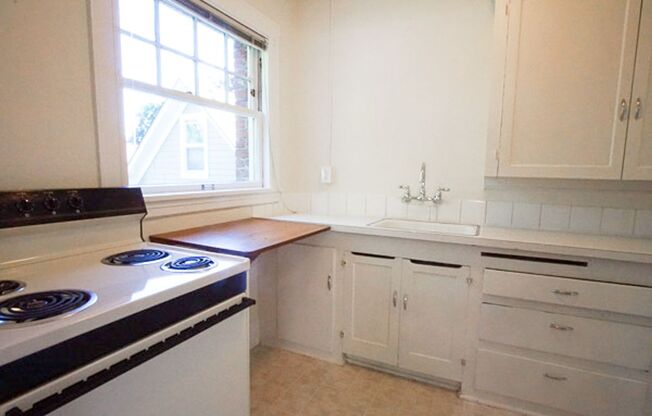 Studio, 1 bath, $1,075, Unit 12