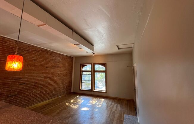 2323 W. 30th Ave