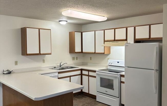 2 beds, 2 baths, $1,075, Unit 1704-307