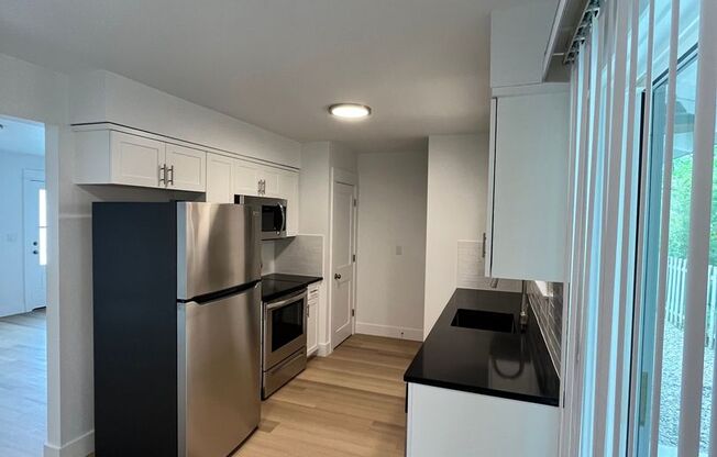 2 beds, 1 bath, $1,895, Unit 10