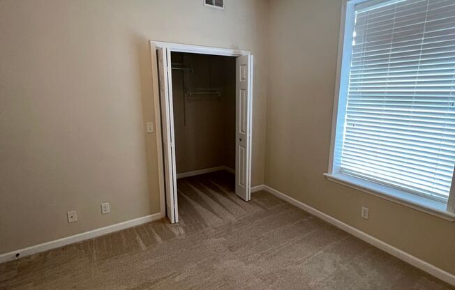 2 beds, 1 bath, $995, Unit 108 Apt. 12