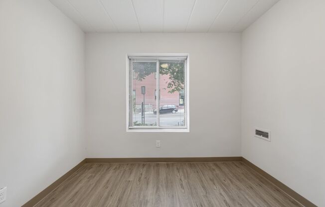 2 beds, 1 bath, 700 sqft, $1,617, Unit 102