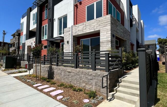 Charming Rooftop 3 Bed / 3 Bath Townhome Just Blocks from the Beach! Available for Pre-LEASE TODAY!
