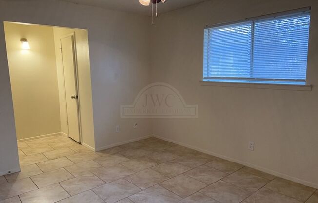 2 beds, 1.5 baths, $925, Unit 205 Mockingbird Unit B