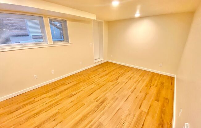 Studio, 1 bath, 298 sqft, $1,095, Unit D