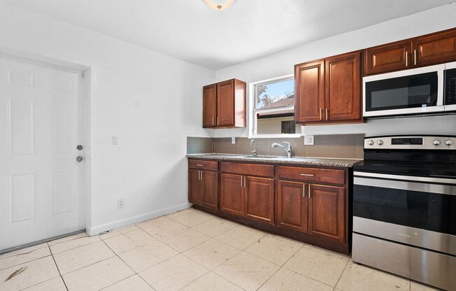 Spacious 3BR/1BA Single-Family Home – Central Miami