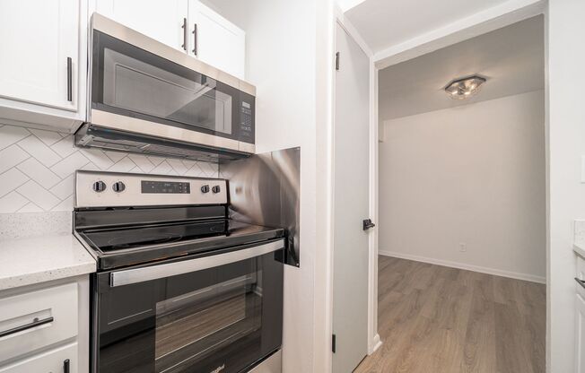 1 bed, 1 bath, 700 sqft, $1,199, Unit 711 E Leicester Ave - Unit B05