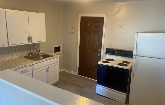 2 beds, 1 bath, $995