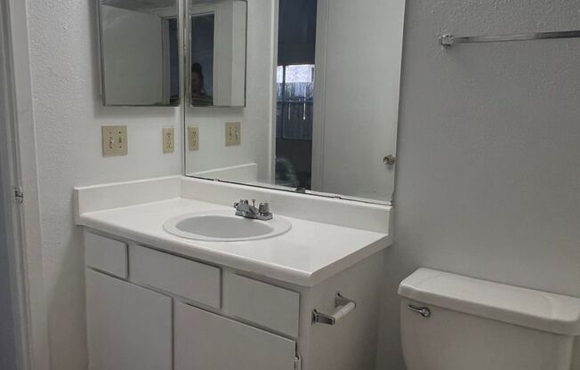 2 beds, 2 baths, 1,038 sqft, $1,085, Unit 2604