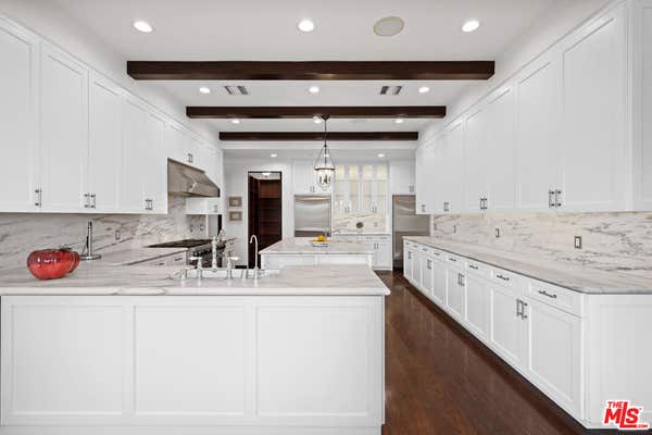 1301 LINDA FLORA DR