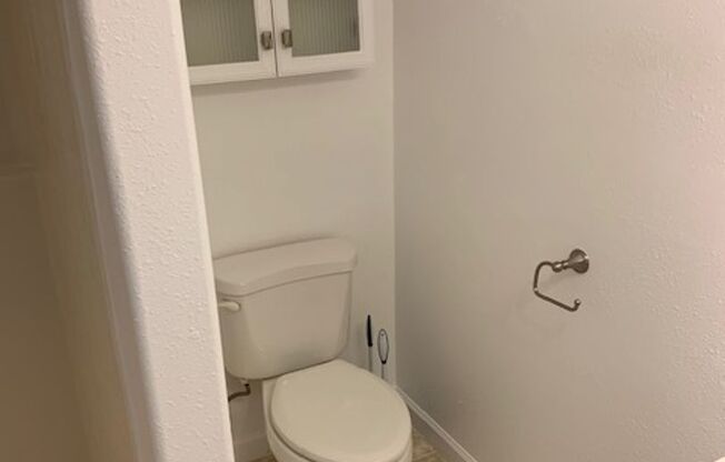 Studio, 1 bath, 315 sqft, $1,050, Unit B