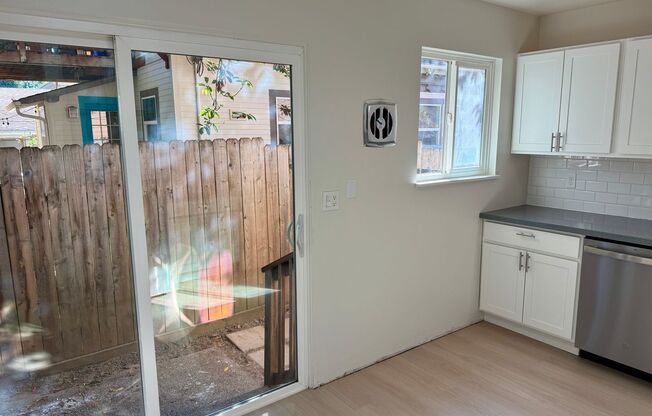 2 beds, 1 bath, 850 sqft, $1,695, Unit #2
