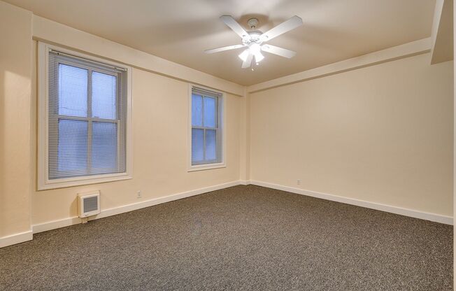 Studio, 1 bath, 325 sqft, $935, Unit 210