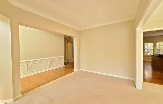 5 beds, 3 baths, $2,695