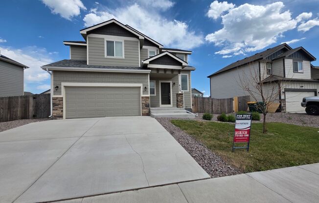 3 Bed 3 bath house in Lorson Ranch!
