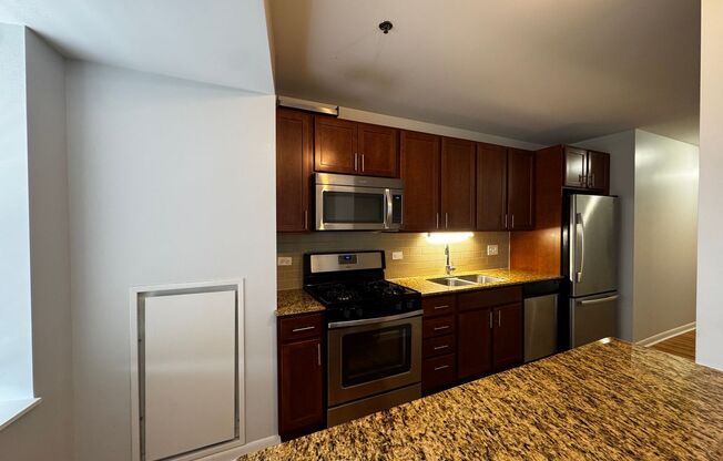 2 beds, 1 bath, 1,000 sqft, $2,300, Unit 1303