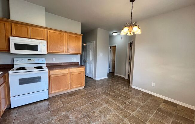 2 beds, 2 baths, $1,600