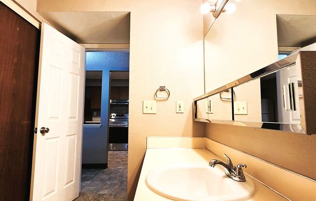 1 bed, 1 bath, 643 sqft, $1,275, Unit 227