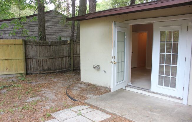 2 beds, 1 bath, $1,075