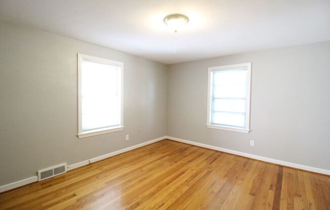 2 beds, 1 bath, $1,250, Unit 7552 WYOMING --