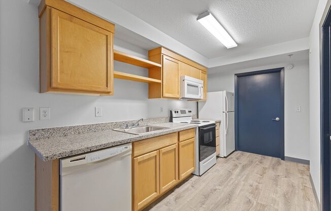 2 beds, 1 bath, 700 sqft, $1,200, Unit 221