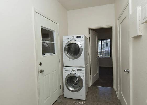 1082 S REDONDO BLVD
