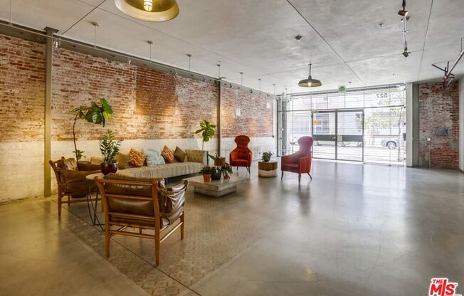 1 bed, 1 bath, 1,060 sqft, $3,350, Unit 310