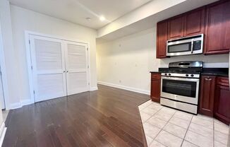 3 beds, 2 baths, $2,250, Unit 4B