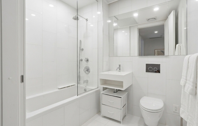 310 W 114 ST